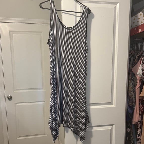 22. Simply Vera Vera Wang Black and White Striped Midi Dress - Picture 1 of 2